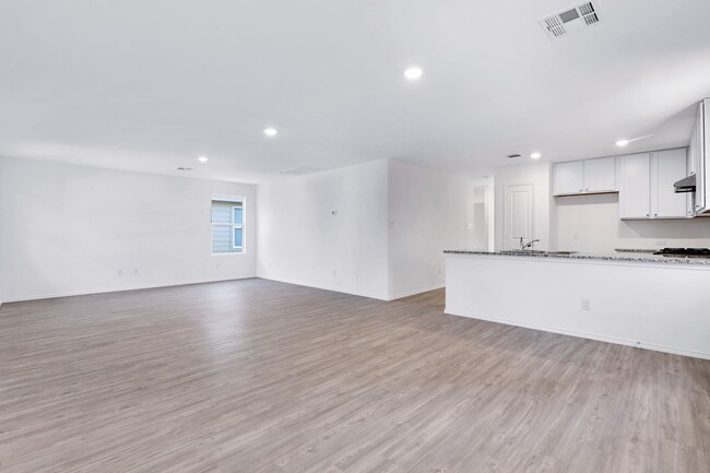 Building Photo - ***APPLICATION CURRENTLY UNDER REVIEW***MO...