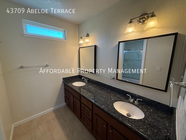 Building Photo - 43709 Abeloe Terrace
