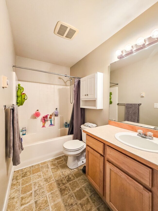 Building Photo - 4BD/2.5BA Monroe Home