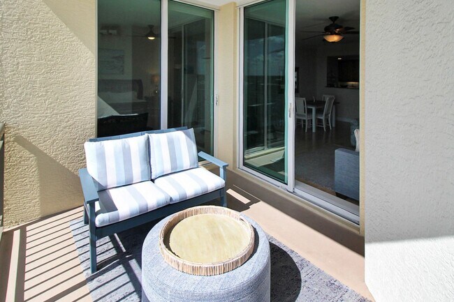 Building Photo - 800 N Tamiami Trl