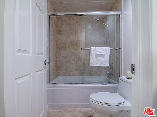 Building Photo - 620 S Gramercy Pl