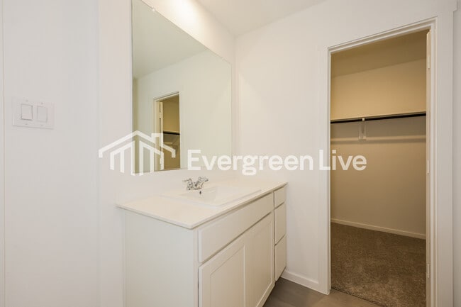 Building Photo - 10512 Desert Hawk Cir