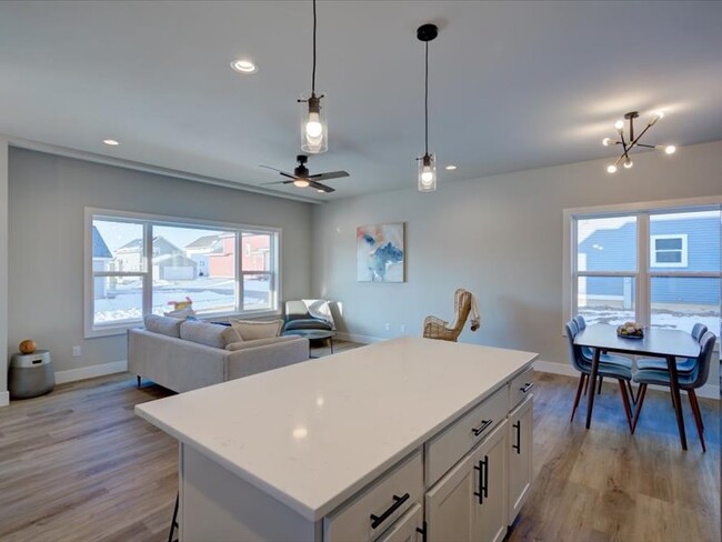 Building Photo - 139 Prairie Heights Dr