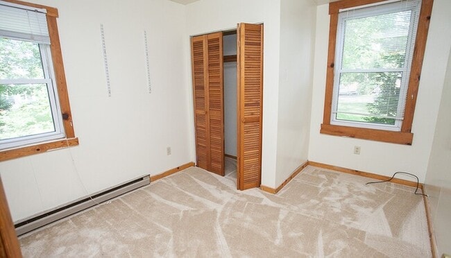 Building Photo - 547 Layman Ave