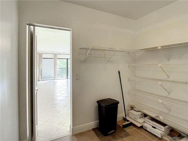 Building Photo - 6342 Longboat Ln W