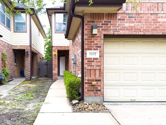 Building Photo - 5227 Brinkman Ct