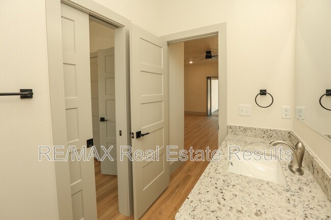 Building Photo - 655 N Genevieve Ave