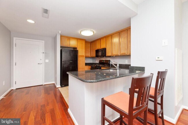Building Photo - 355 I St SW