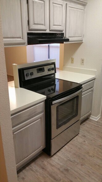 Building Photo - 1717 Dynasty Dr