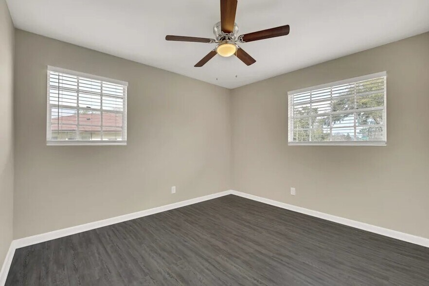 Building Photo - 1650 Cezanne Dr W