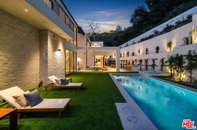 Building Photo - 10950 Verano Rd