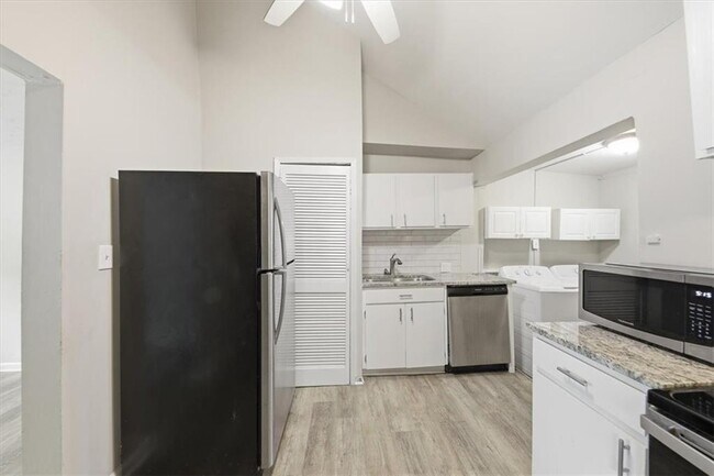 Building Photo - 154 Lawton St SW