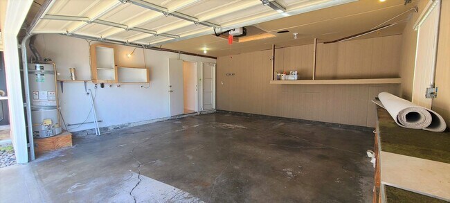 Building Photo - Single Family Home - 4 Bedrooms + 2 Baths....