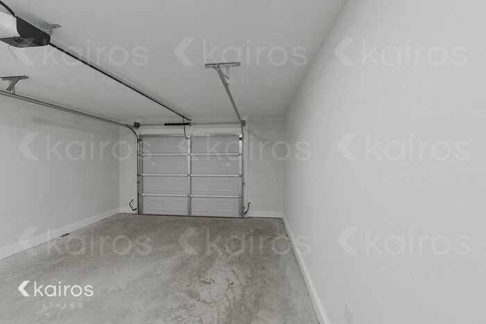 Building Photo - 325 Bent Tree Dr