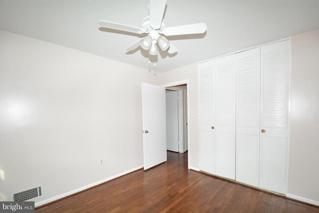 Building Photo - 5111 Gainsborough Dr