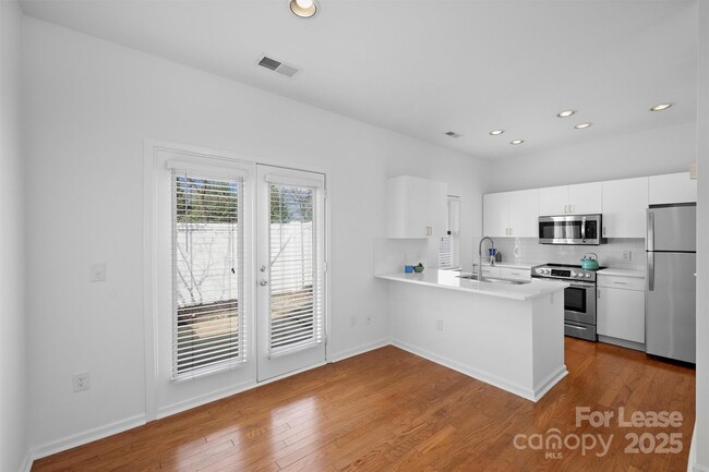 Building Photo - 2252 Vision Dr