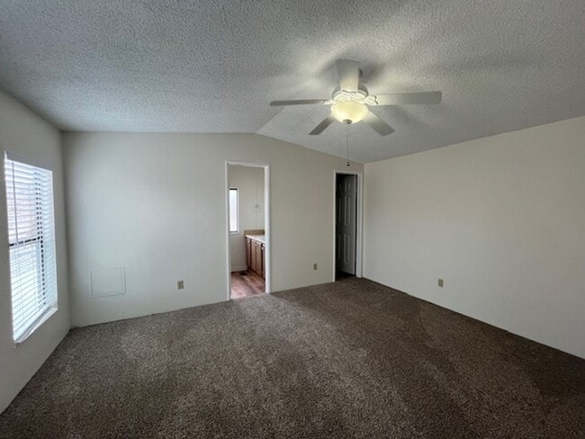 Building Photo - 2 Bedroom - 2 Bath