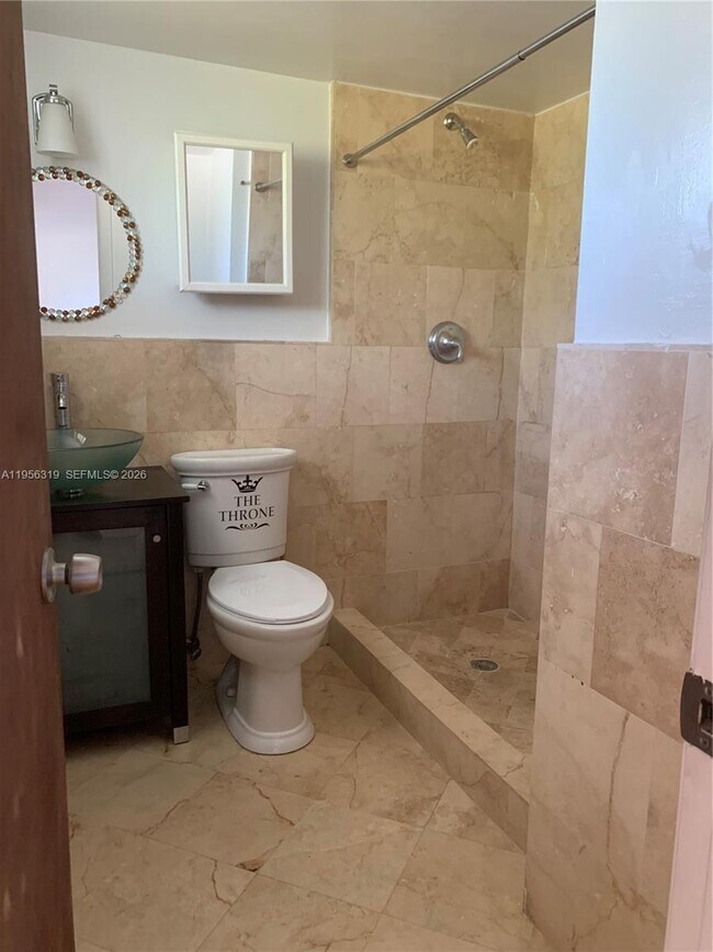 Building Photo - 650 NE 61st St