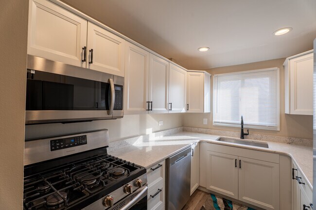 Building Photo - 774 Terrace Ct