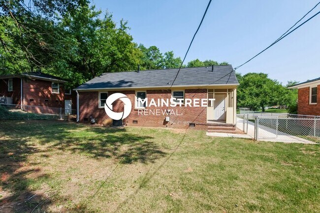 Building Photo - 3 Bedroom Pet-Friendly Home in Charlotte, ...