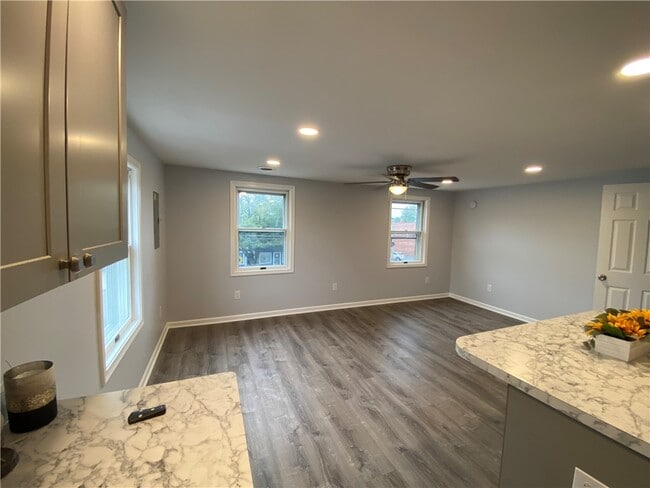 Building Photo - 233 W Commercial St