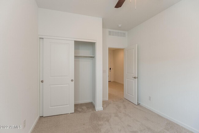 Building Photo - 4426 Greenleaf Dr