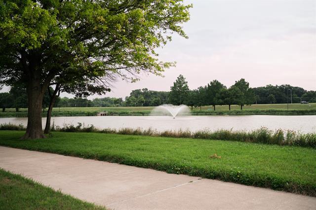 Building Photo - 2036 Country Club Dr
