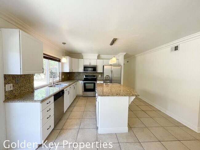 Building Photo - 4BR/3.5BA Home In Encinitas! New Carpet! F...