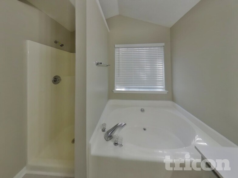 Building Photo - 262 Village Dr