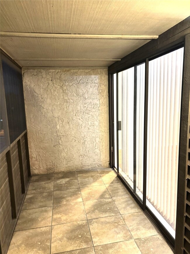 Building Photo - 3025 Walnut Bend Ln