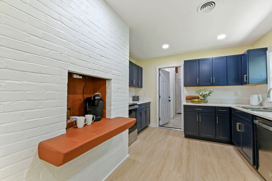 Building Photo - 719 Hanshaw Rd