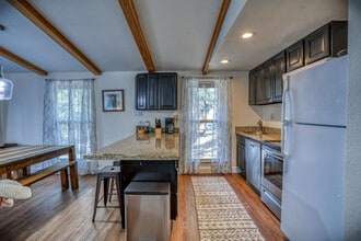 Building Photo - 26 N Debonaire Ct