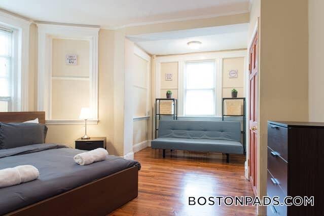 Building Photo - 244 Kelton St