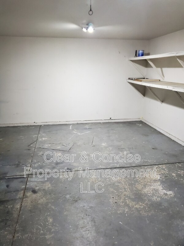 Building Photo - 4285 River Rd