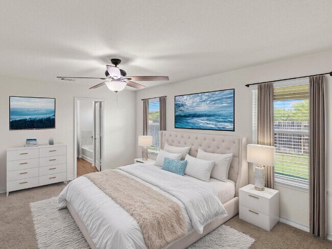Building Photo - "4-Bedroom Haven in Cibolo with Spacious L...
