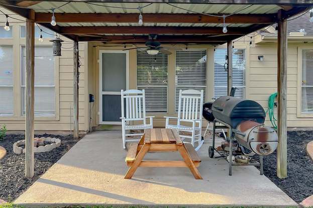Building Photo - 1809 Village Ct Ln