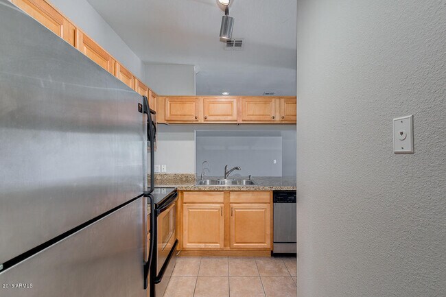 Building Photo - 16013 S Desert Foothills Pkwy