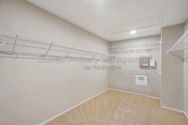 Building Photo - 315 Hollow Grove