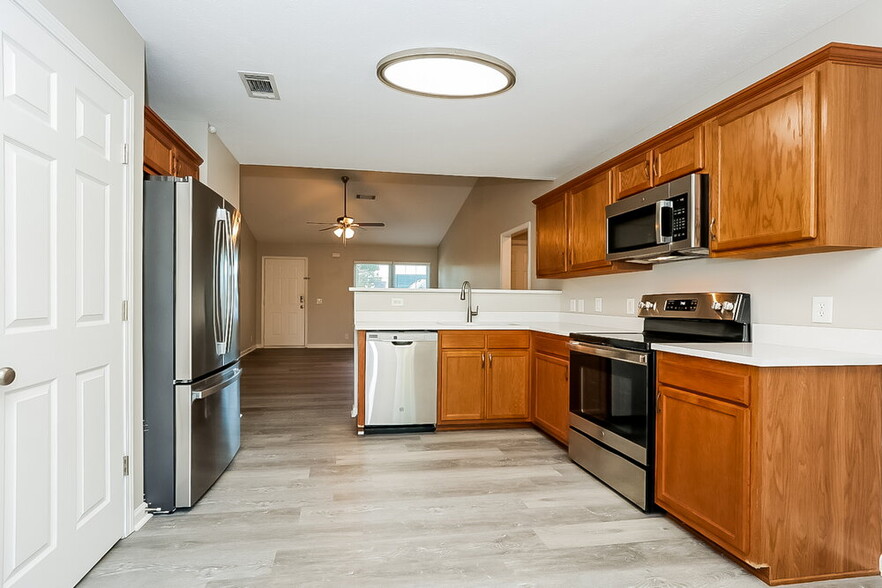 Building Photo - 7552 W Winchester Dr