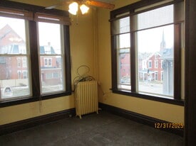 Building Photo - 140 Loras Blvd