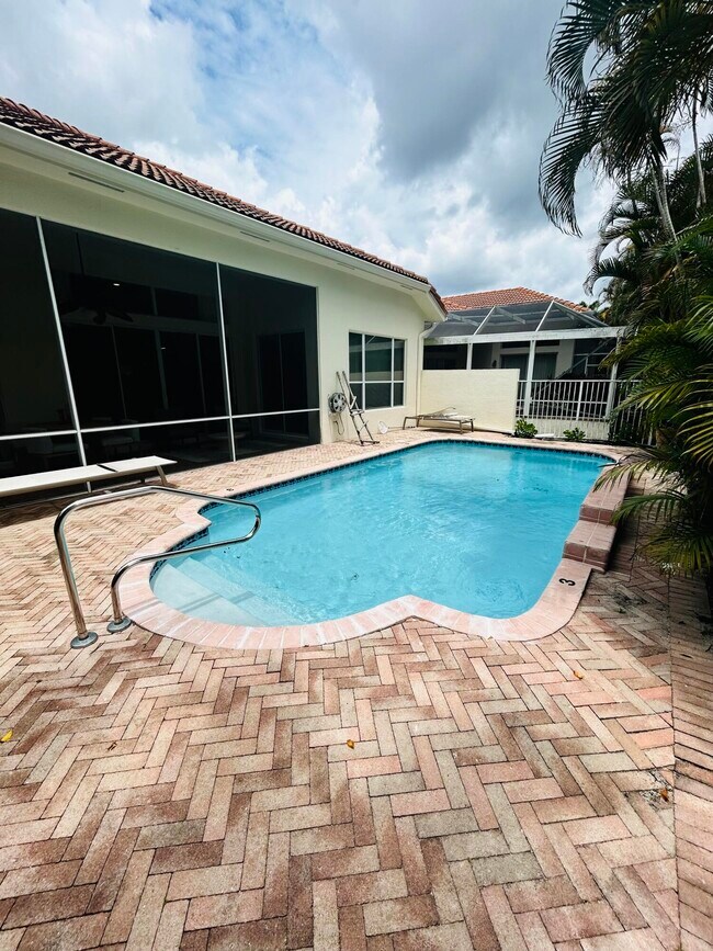 Building Photo - 8452 Legend Club Dr