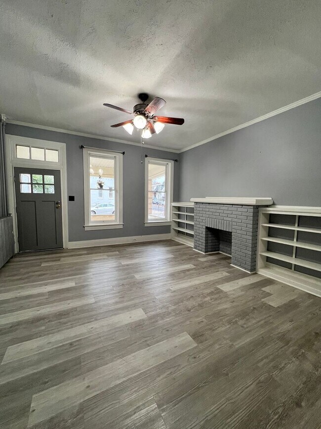 Building Photo - 5 Bedroom 1 Bath Home Available