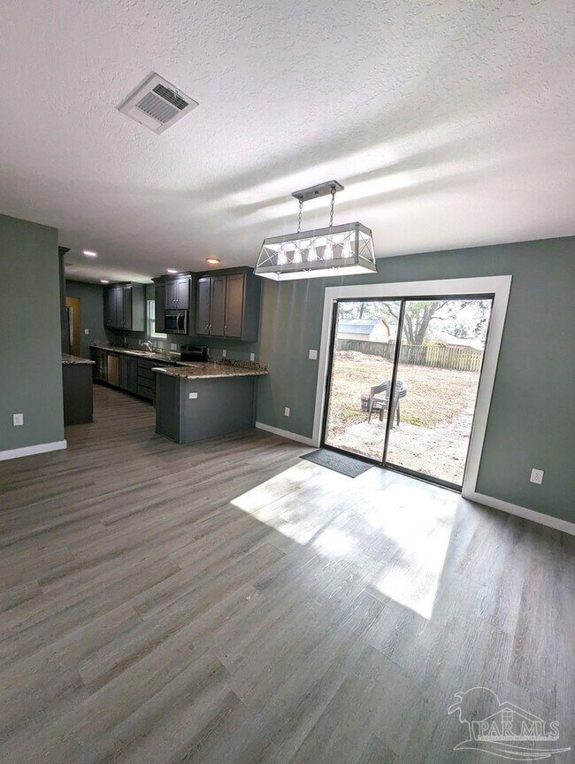 Building Photo - 6045 Hamilton Bridge Rd