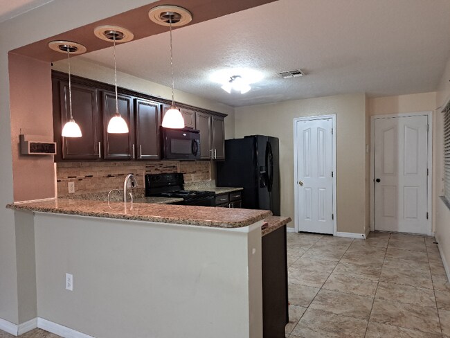 Building Photo - 2527 Aventurine St
