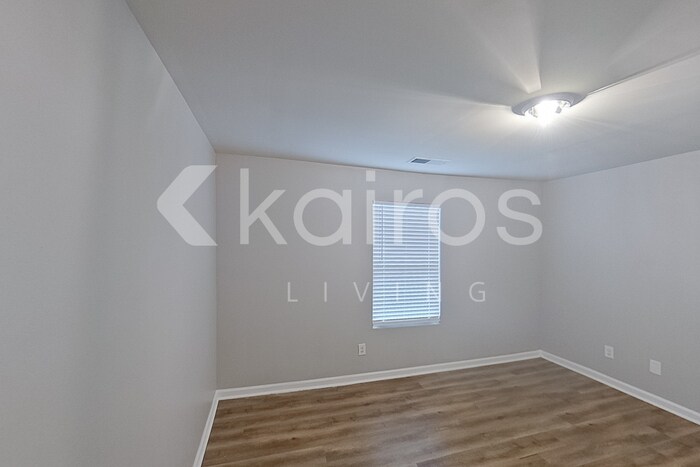 Building Photo - 127 Village Creek Dr