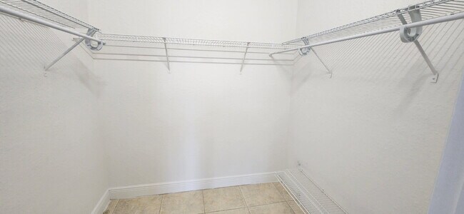 Building Photo - 3 bedroom condo in Horizons at Vista Lakes