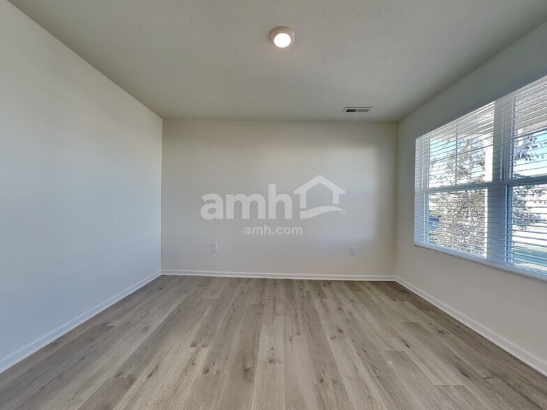 Building Photo - 912 Nelson Pl