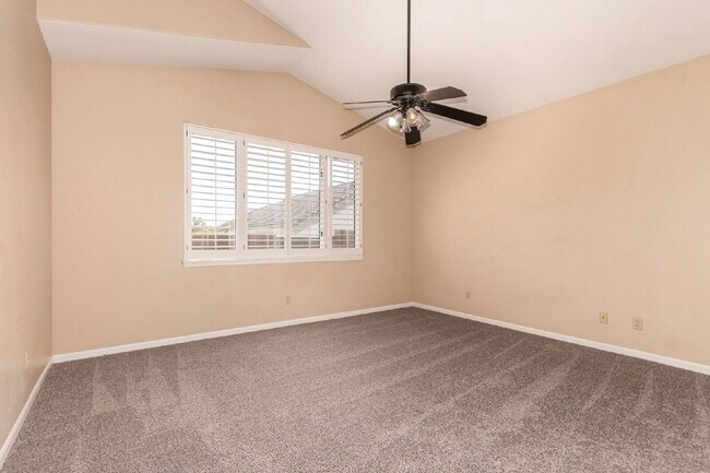 Building Photo - 4723 N Greenview Cir W