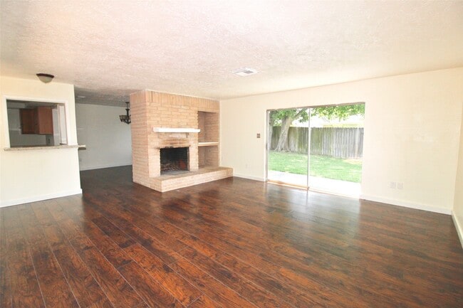 Building Photo - 10402 Gulfstream Ln