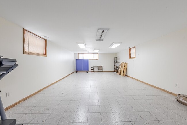 Building Photo - 2549 S Hillock Ave